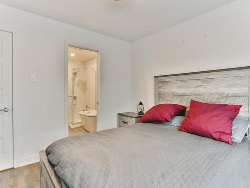 Master bedroom - 82 Rue Claude-É.-Hétu, Saint-Roch-De-L'Achigan, QC - Indoor Photo Showing Bedroom