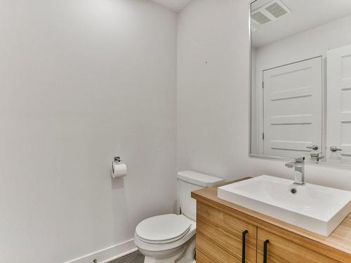 Bathroom - 82 Rue Claude-É.-Hétu, Saint-Roch-De-L'Achigan, QC - Indoor Photo Showing Bathroom