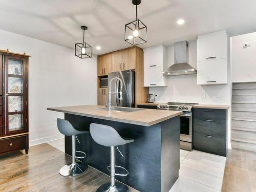 Kitchen - 82 Rue Claude-É.-Hétu, Saint-Roch-De-L'Achigan, QC - Indoor Photo Showing Kitchen With Upgraded Kitchen