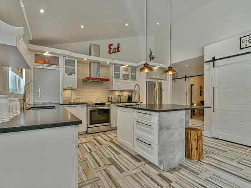 Kitchen - 131 Ch. Richelieu, Montebello, QC - Indoor Photo Showing Kitchen With Upgraded Kitchen