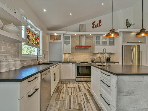 Kitchen - 131 Ch. Richelieu, Montebello, QC - Indoor Photo Showing Kitchen With Upgraded Kitchen