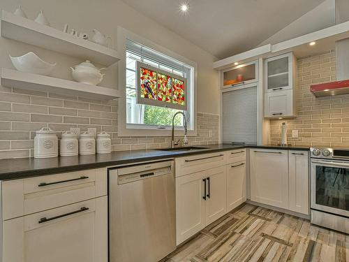 Kitchen - 131 Ch. Richelieu, Montebello, QC - Indoor Photo Showing Kitchen With Upgraded Kitchen