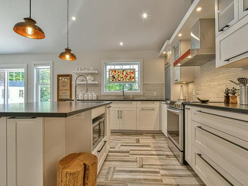 Kitchen - 131 Ch. Richelieu, Montebello, QC - Indoor Photo Showing Kitchen With Upgraded Kitchen