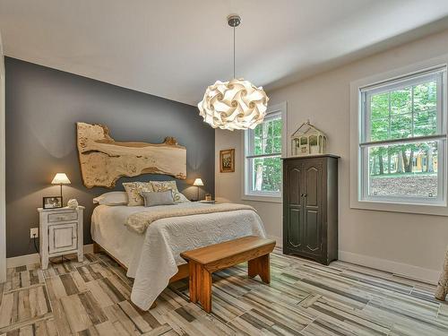 Bedroom - 131 Ch. Richelieu, Montebello, QC - Indoor Photo Showing Bedroom