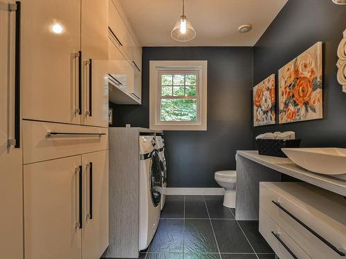 Powder room - 131 Ch. Richelieu, Montebello, QC - Indoor Photo Showing Bathroom