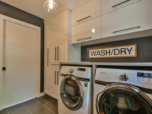 Powder room - 131 Ch. Richelieu, Montebello, QC - Indoor Photo Showing Laundry Room