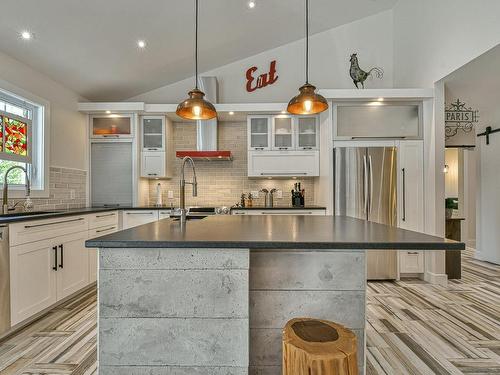 Kitchen - 131 Ch. Richelieu, Montebello, QC - Indoor Photo Showing Kitchen With Upgraded Kitchen