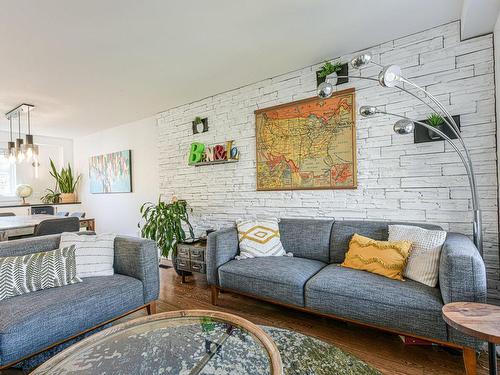 Living room - 276 Rue Des Landes, Saint-Lambert, QC - Indoor Photo Showing Living Room