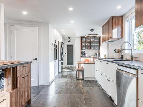 Kitchen - 276 Rue Des Landes, Saint-Lambert, QC - Indoor Photo Showing Kitchen With Upgraded Kitchen