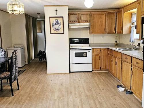 69 Taylor Drive, Thunder Bay, ON - Indoor Photo Showing Kitchen With Double Sink