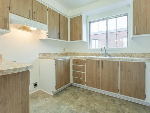 Cuisine - 8022  - 8026 Boul. Perras, Montréal (Rivière-Des-Prairies/Pointe-Aux-Trembles), QC - Indoor Photo Showing Kitchen With Double Sink