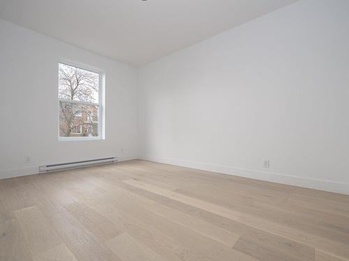 Master bedroom - 8579 Rue Drolet, Montréal (Villeray/Saint-Michel/Parc-Extension), QC - Indoor Photo Showing Other Room