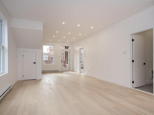 Dining room - 8579 Rue Drolet, Montréal (Villeray/Saint-Michel/Parc-Extension), QC - Indoor Photo Showing Other Room