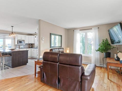 Salon - 1384 Boul. St-Jean-Baptiste O., Sainte-Martine, QC - Indoor Photo Showing Living Room