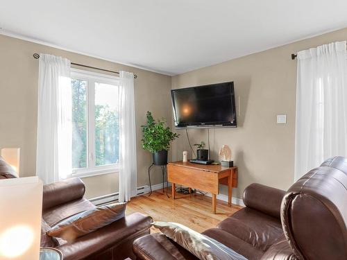 Salon - 1384 Boul. St-Jean-Baptiste O., Sainte-Martine, QC - Indoor Photo Showing Living Room