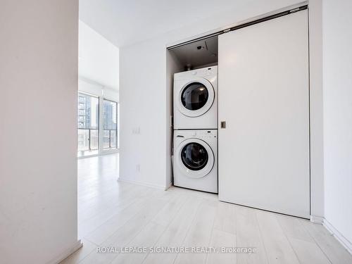 1413-125 Peter St, Toronto, ON - Indoor Photo Showing Laundry Room