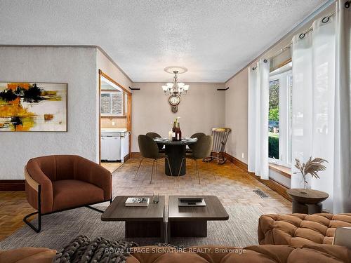 17 Shelley Lane, Barrie, ON - Indoor Photo Showing Living Room