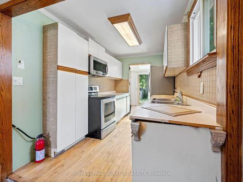 17 Shelley Lane, Barrie, ON - Indoor Photo Showing Kitchen With Double Sink