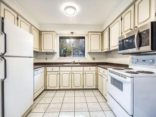 140 Centennial Dr, Port Hope, ON - Indoor Photo Showing Kitchen With Double Sink