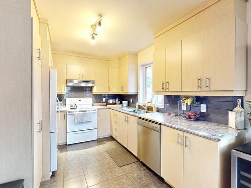 Kitchen - 1499  - 1501 Av. Rawlinson, Mascouche, QC - Indoor Photo Showing Kitchen With Double Sink