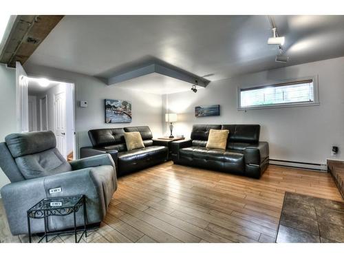 Family room - 4050 Av. Maupassant, Brossard, QC - Indoor Photo Showing Living Room