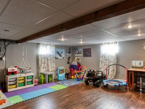 Family room - 460 204E Rue, Shawinigan, QC - Indoor Photo Showing Basement