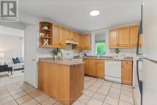 5274 Old Brock Road, Pickering, ON - Indoor Photo Showing Kitchen