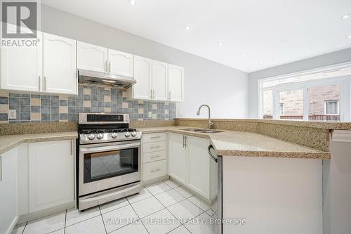 3493 Mcdowell Drive, Mississauga, ON - Indoor Photo Showing Kitchen