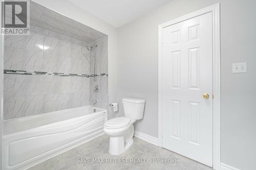 3493 Mcdowell Drive, Mississauga, ON - Indoor Photo Showing Bathroom