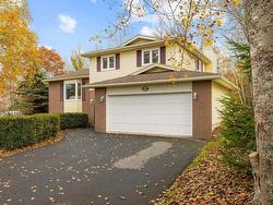 104 Diana Grace Avenue  Dartmouth, NS B2W 6A2