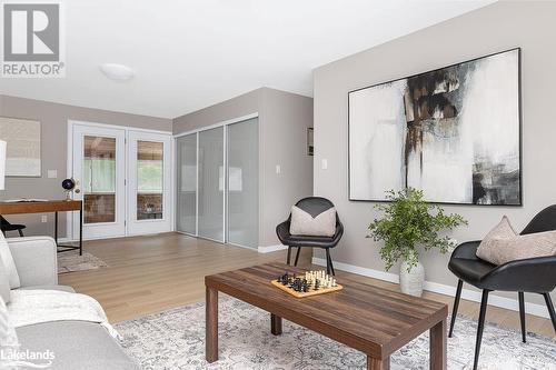 1098 Lawrence Pit Road, Muskoka Lakes, ON - Indoor Photo Showing Living Room