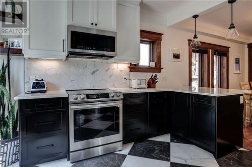 249 College Street, Sudbury, ON - Indoor Photo Showing Kitchen With Upgraded Kitchen