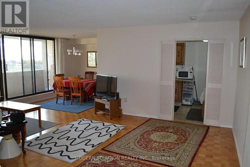 1208 - 301 Prudential Drive, Toronto, ON - Indoor Photo Showing Living Room