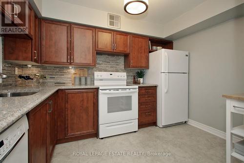 1006 - 4 Park Vista, Toronto, ON - Indoor Photo Showing Kitchen