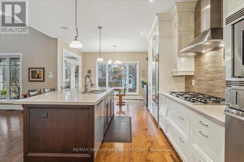 298 River Side Drive, Oakville, ON - Indoor Photo Showing Kitchen With Upgraded Kitchen