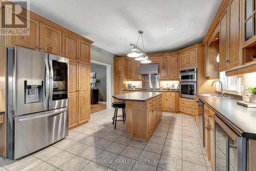 636 Greenravine Drive, Hamilton, ON - Indoor Photo Showing Kitchen