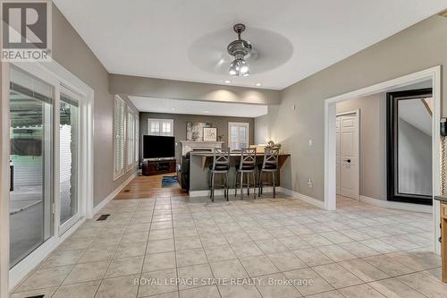 636 Greenravine Drive, Hamilton, ON - Indoor Photo Showing Dining Room