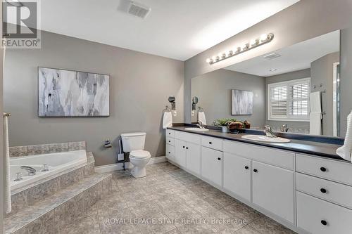 636 Greenravine Drive, Hamilton, ON - Indoor Photo Showing Bathroom