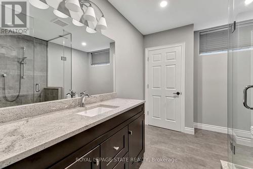 636 Greenravine Drive, Hamilton, ON - Indoor Photo Showing Bathroom