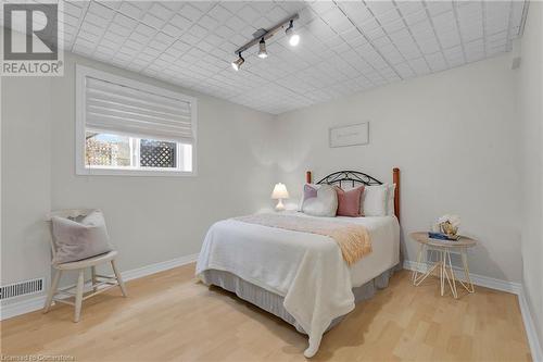 260 Forfar Street E, Fergus, ON - Indoor Photo Showing Bedroom