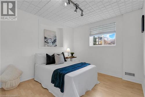 260 Forfar Street E, Fergus, ON - Indoor Photo Showing Bedroom