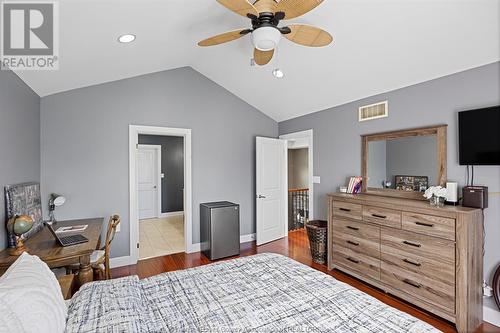 1091 Woodland, Lakeshore, ON - Indoor Photo Showing Bedroom