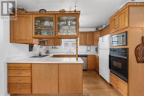 12086 Riverside Drive East, Tecumseh, ON - Indoor Photo Showing Kitchen