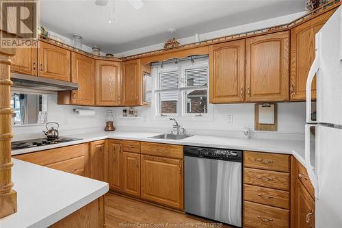 12086 Riverside Drive East, Tecumseh, ON - Indoor Photo Showing Kitchen