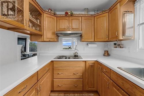 12086 Riverside Drive East, Tecumseh, ON - Indoor Photo Showing Kitchen