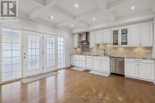 12 Orchard Drive, Mono, ON - Indoor Photo Showing Kitchen With Upgraded Kitchen