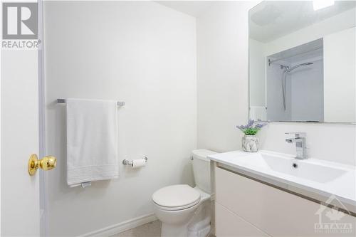 18 Foxhill Way Unit#C, Ottawa, ON - Indoor Photo Showing Bathroom