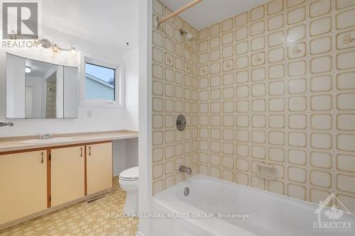 207 Park Grove Drive, Ottawa, ON - Indoor Photo Showing Bathroom