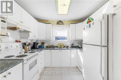 108 - 1505 Clement Street, Hawkesbury, ON - Indoor Photo Showing Kitchen