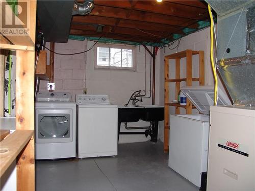 102 First Avenue, Brockville, ON - Indoor Photo Showing Laundry Room